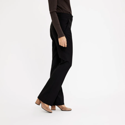 Clara Regular 285 | Black