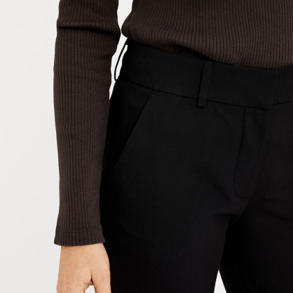 Clara Regular 285 | Black