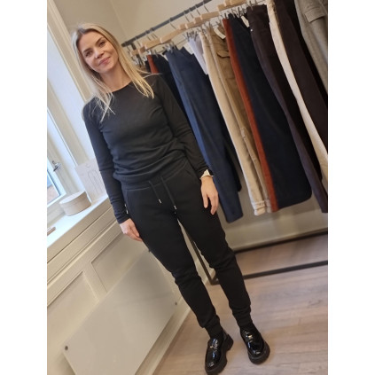 Josephine Regular 230 | Black Jersey