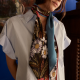 Tapis Noir - Slim flower Stripe scarf modell