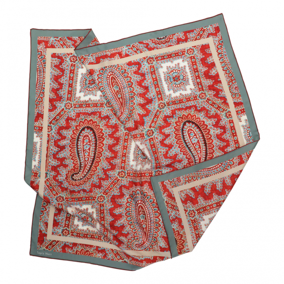 Tapis Noir - Classical Red Paisley Scarf brettet ut