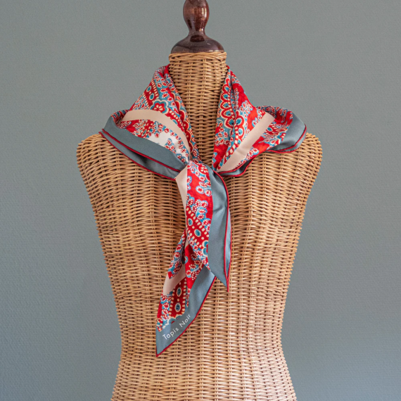 Tapis Noir - Classical Red Paisley Scarf how to fold