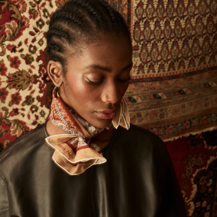 Tapis Noir - Light Paisley Scarf, Etnich modellbilde