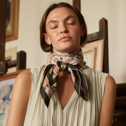 Classical Flower Wave Scarf